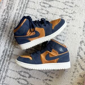 Kid's Air Jordan 1 Mid SE Obsidian Desert Ochre GS Size 6Y